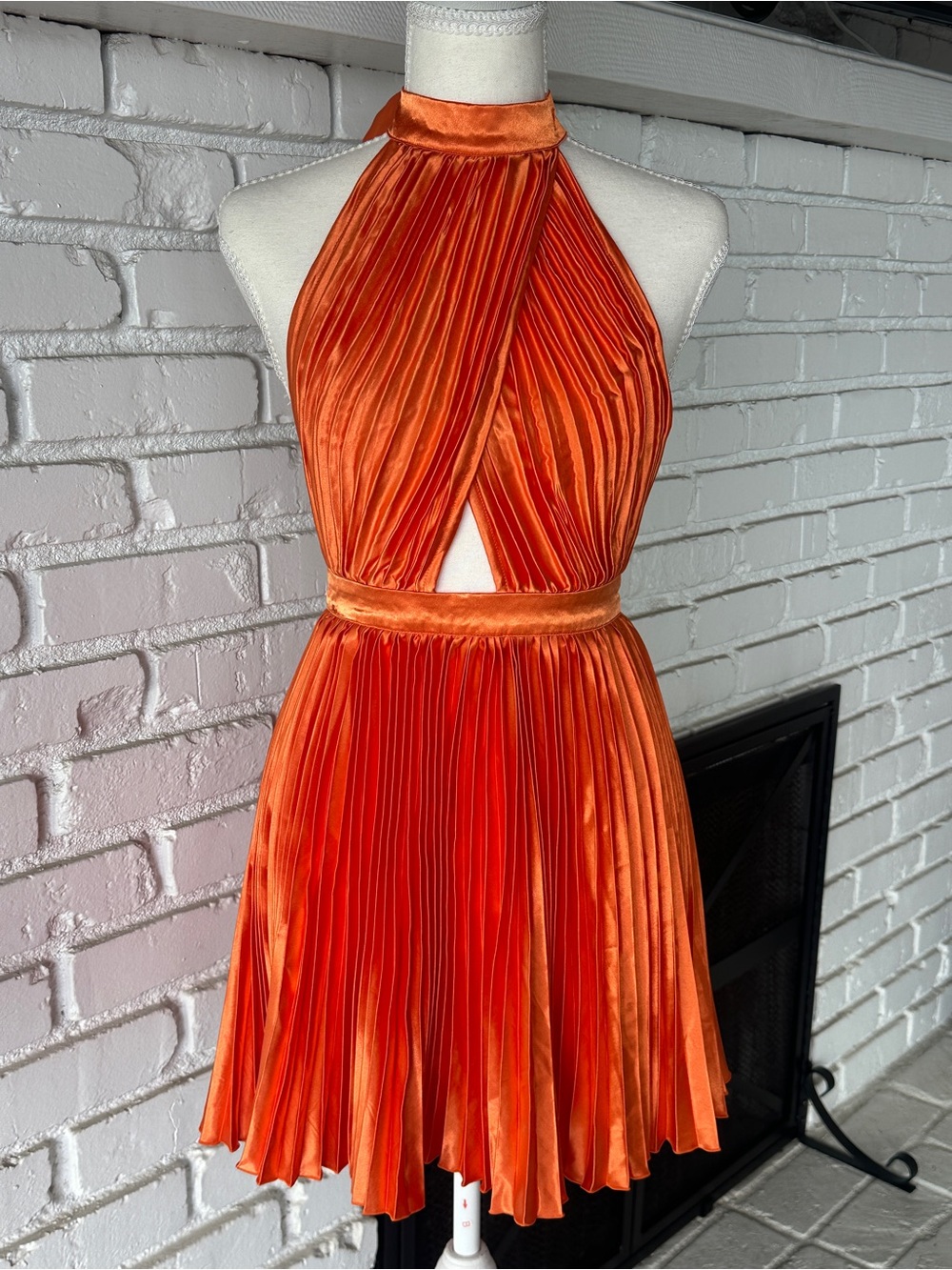 L'IDEE Renaissance Mini Dress Tangelo Pleated Satin Halter Backless - Size 6